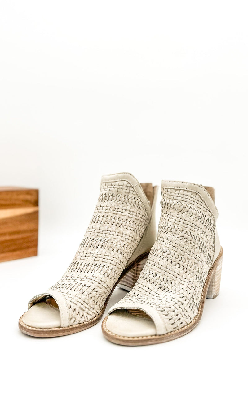 Sbicca Anton Woven Open Toe Heel in Cream