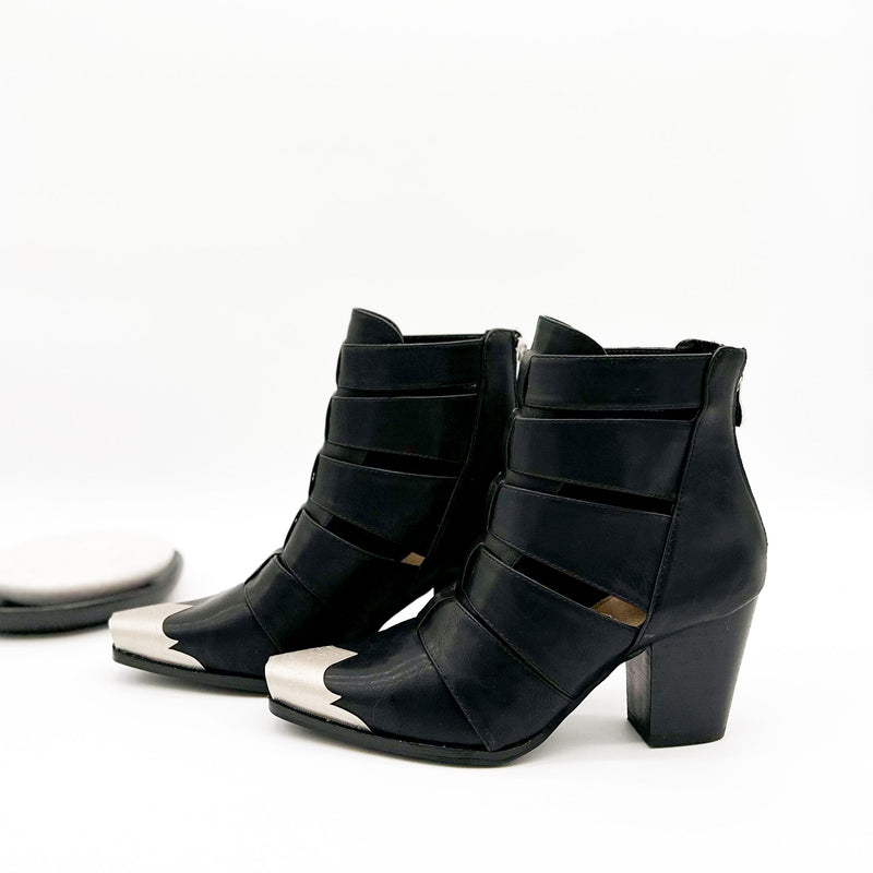 Beast Dakota Ankle Boots in Black