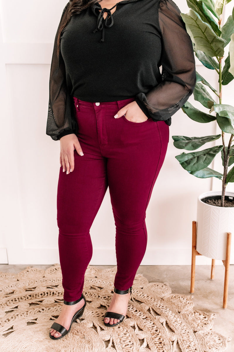 Tummy Control Skinny Fit Judy Blue Jeans In Garnet