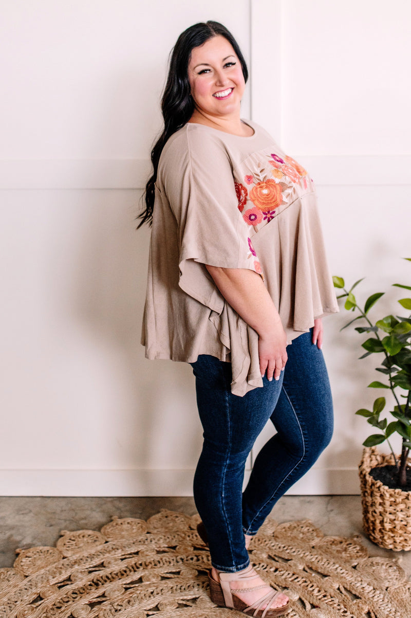 Savanna Jane Bold Embroidered Floral Top In Natural Dahlia