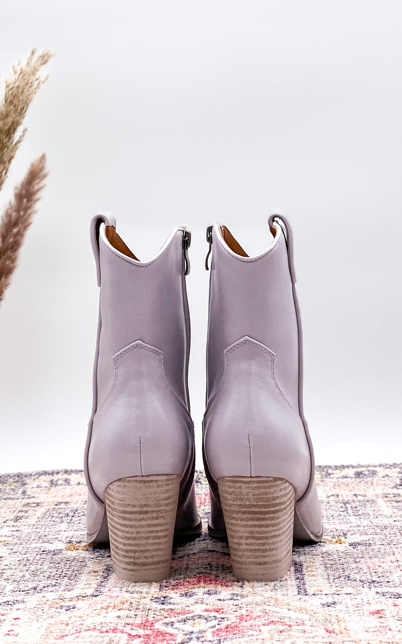 Beast Dakota Ankle Boots in Lilac