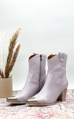 Beast Dakota Ankle Boots in Lilac