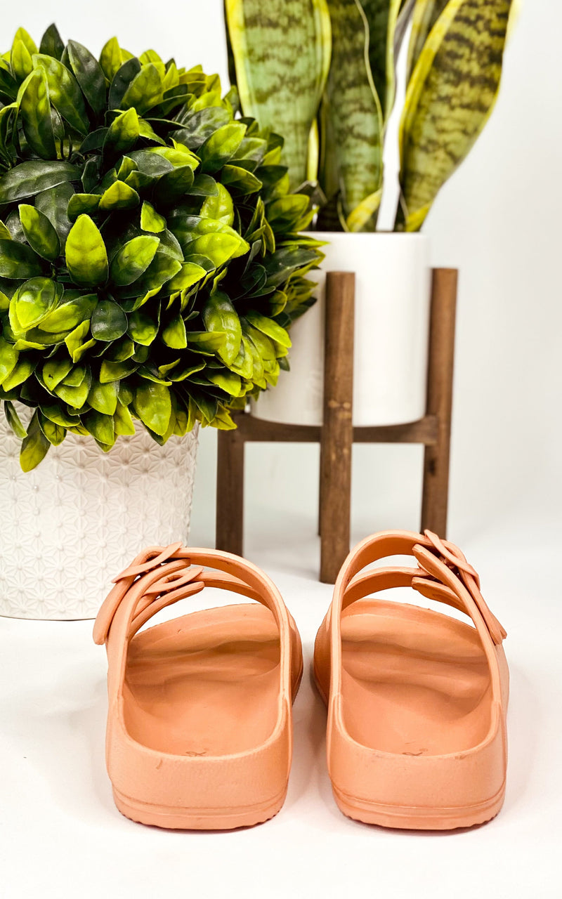 Qupid Lennie Slides in Coral